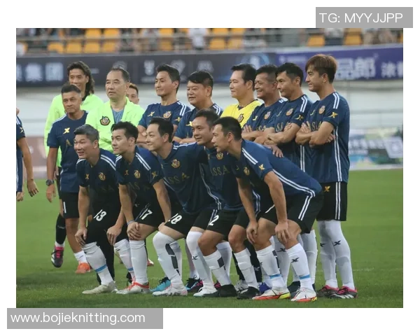 足球92号球星闪耀赛场展现非凡实力引领球队走向辉煌未来 足球92号球星闪耀赛场展现非凡实力引领球队走向辉煌未来