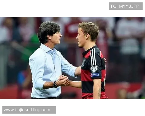 足球球星摇头周边收藏品热潮揭示背后文化现象与市场趋势 足球球星摇头周边收藏品热潮揭示背后文化现象与市场趋势